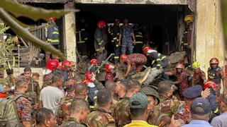 Flugzeug stürzt auf Schule in Bangladesch – mindestens 16 Tote