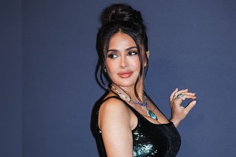 Salma Hayek schwingt ihre Hüften