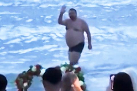 Heiratsantrag am Strand – Mann wird (unfreiwillig) zum Star des Videos