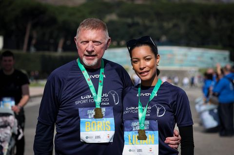 Boris Becker zeigt sich optisch verjüngt und den Babybauch seiner Frau