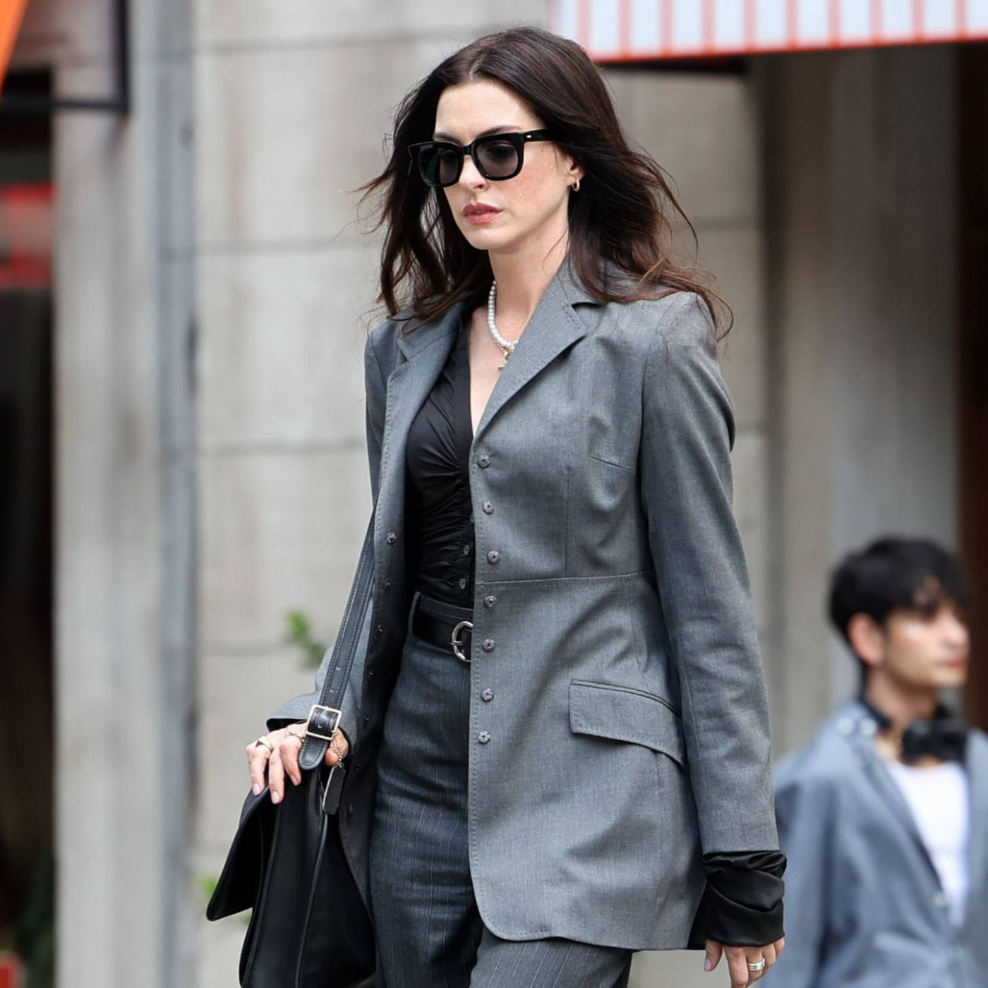 Diese Looks trägt Anne Hathaway am Set von "Der Teufel trägt Prada 2"