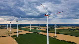 Milliardenprojekt Energiewende: Windräder im Osten, Gewinne im Westen?