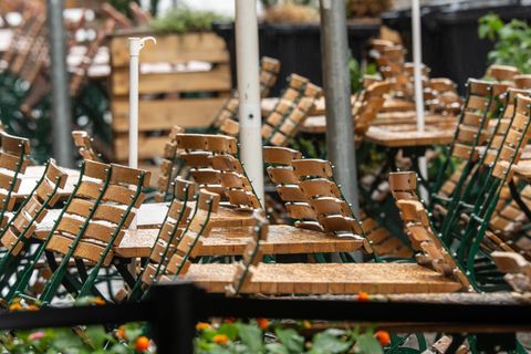 Dehoga: Regenwetter hat Gastro-Geschäft beeinträchtigt