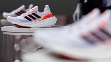 Adidas wächst und behält Prognose bei