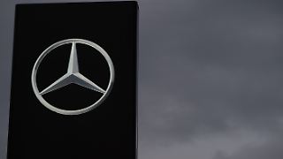 Gewinn bei Mercedes-Benz bricht um die Hälfte ein