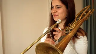 Diese junge Musikerin lernte ein neues Instrument – in Windeseile