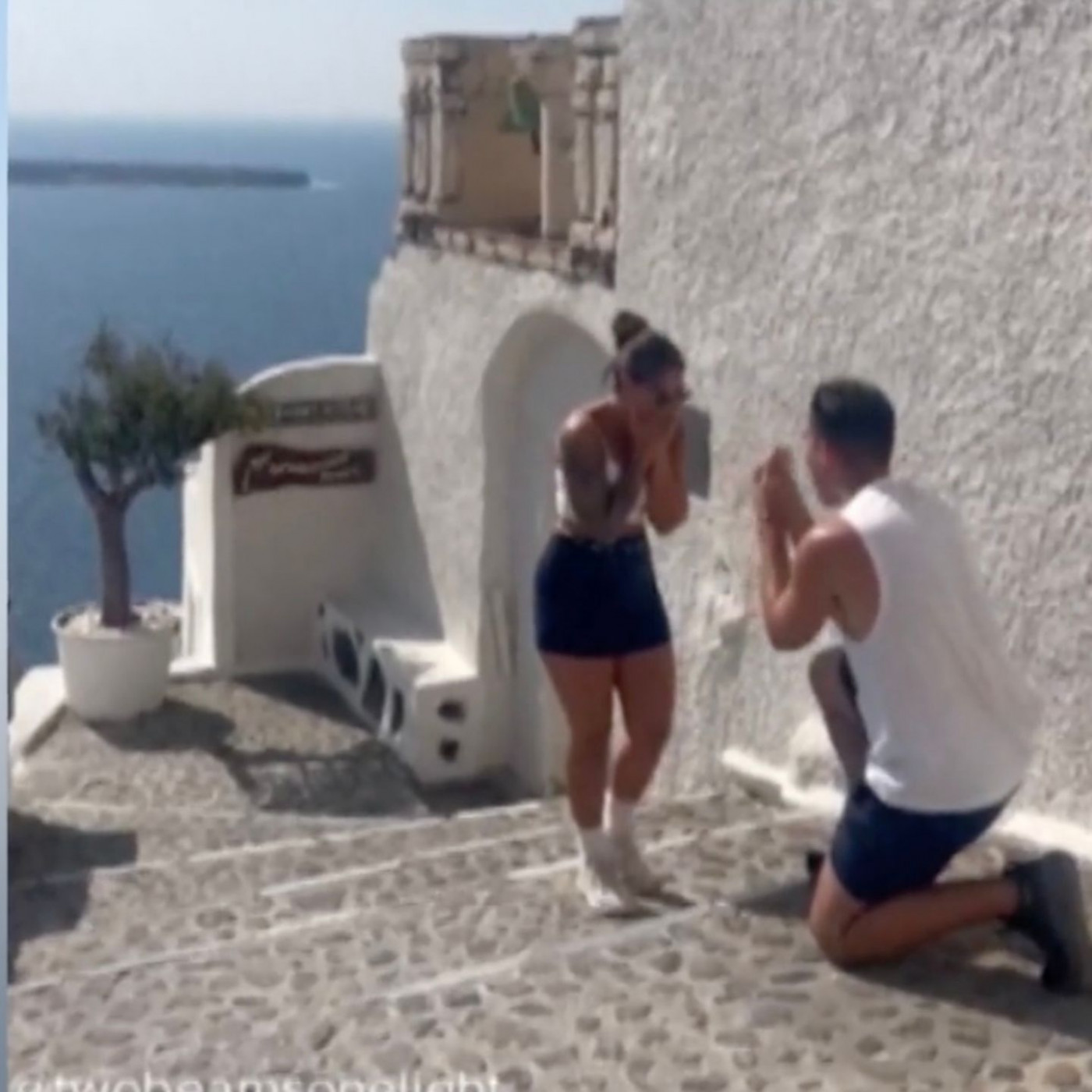 Dieser Heiratsantrag ging daneben: Touristen stehlen Brautpaar die Show