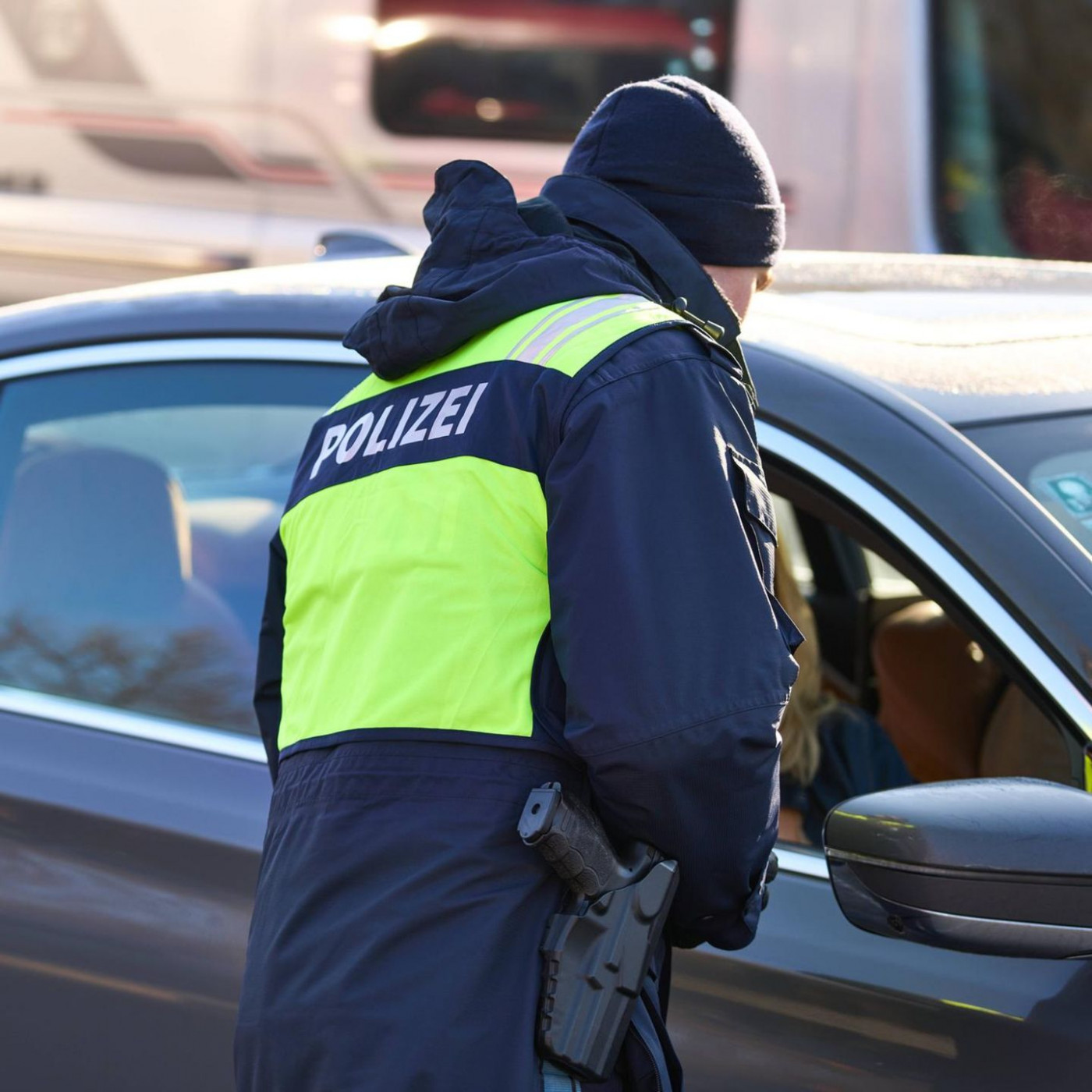 Bis zu 10.000 Euro Strafe: Das darf niemals im Auto liegen