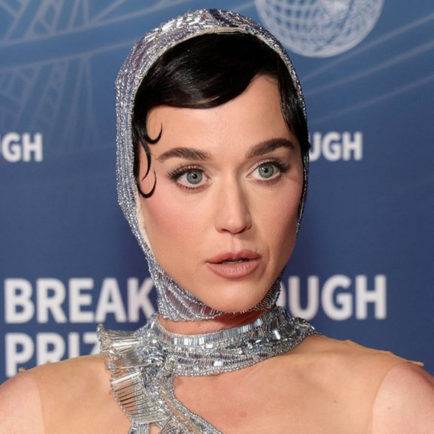 Fan kollabiert auf der Bühne: Katy Perry eilt zur Hilfe