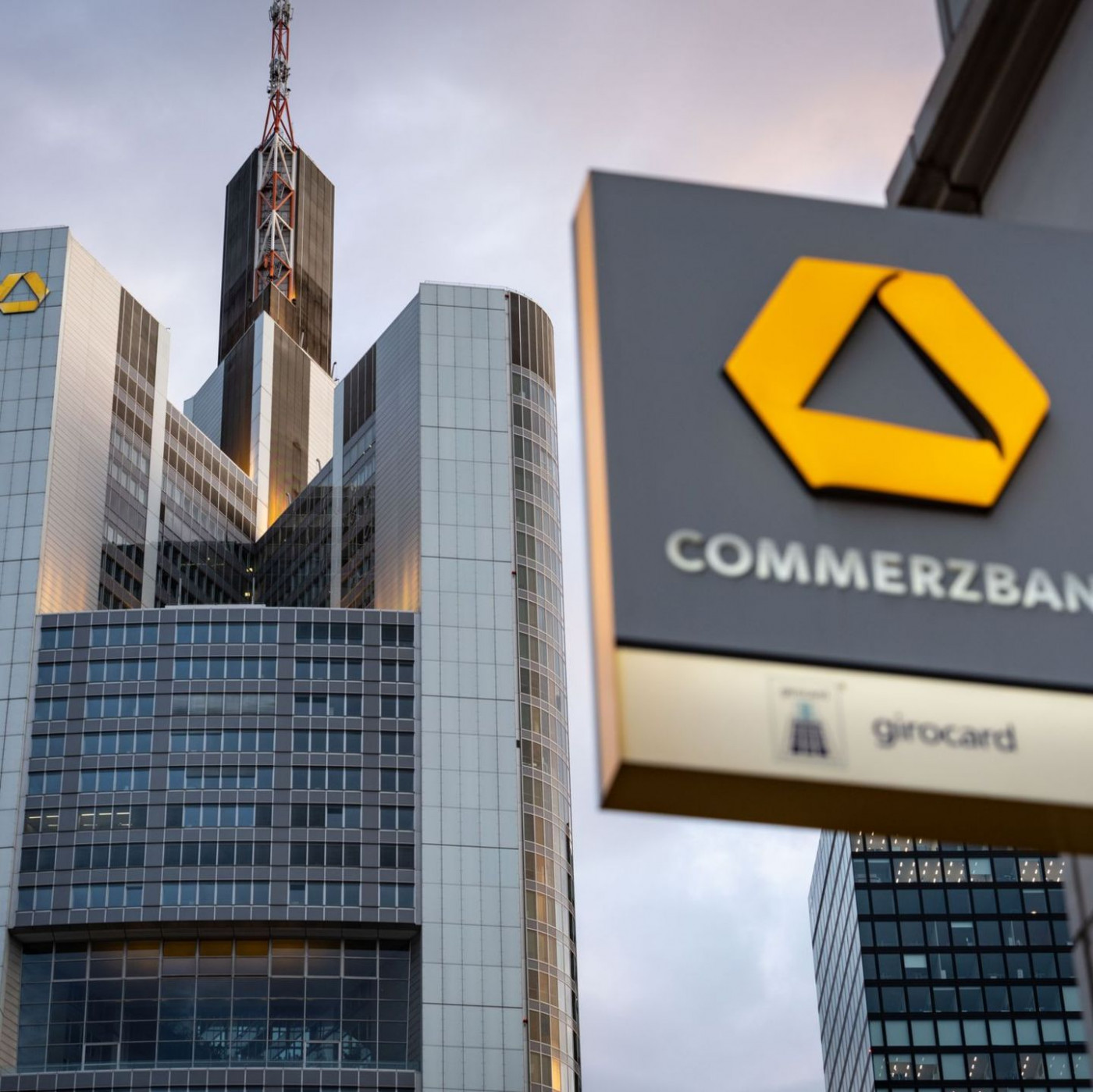 Commerzbank setzt Gewinnziel nach oben