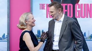 Pamela Anderson heizt Diskussion um Beziehung mit Liam Neeson an