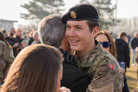 Thronfolger setzt Militärausbildung fort