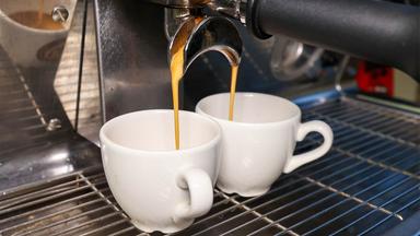 Kaffeetrinker müssen tiefer in die Tasche greifen