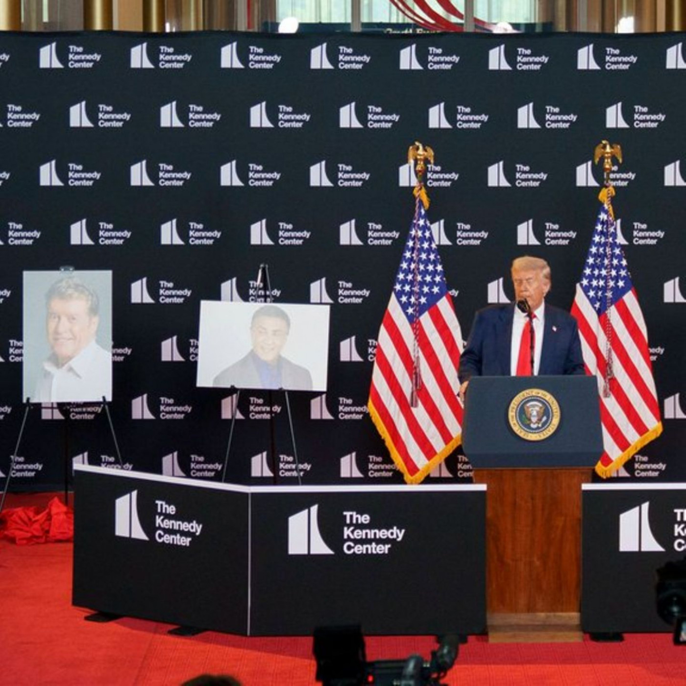 Donald Trump ehrt Sylvester Stallone und Kiss