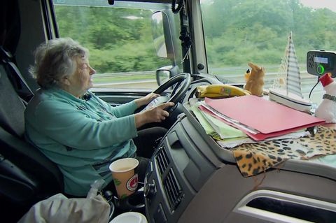 Diese 76-jährige Lkw-Fahrerin ist eine Legende auf der Autobahn