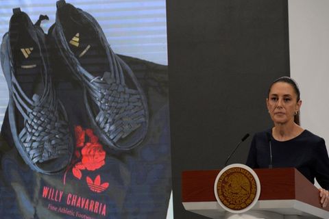 Adidas entschuldigt sich bei Indigenen für Sandalen-Design