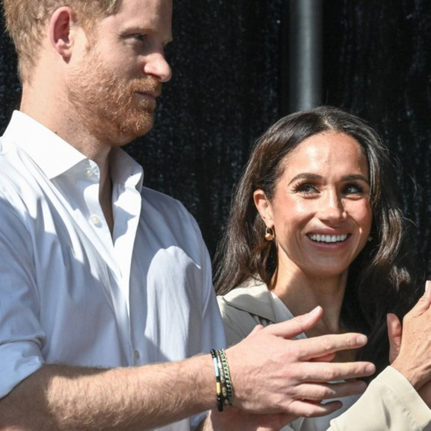 Sie bewundert Ehemann Prinz Harry beim Surfen