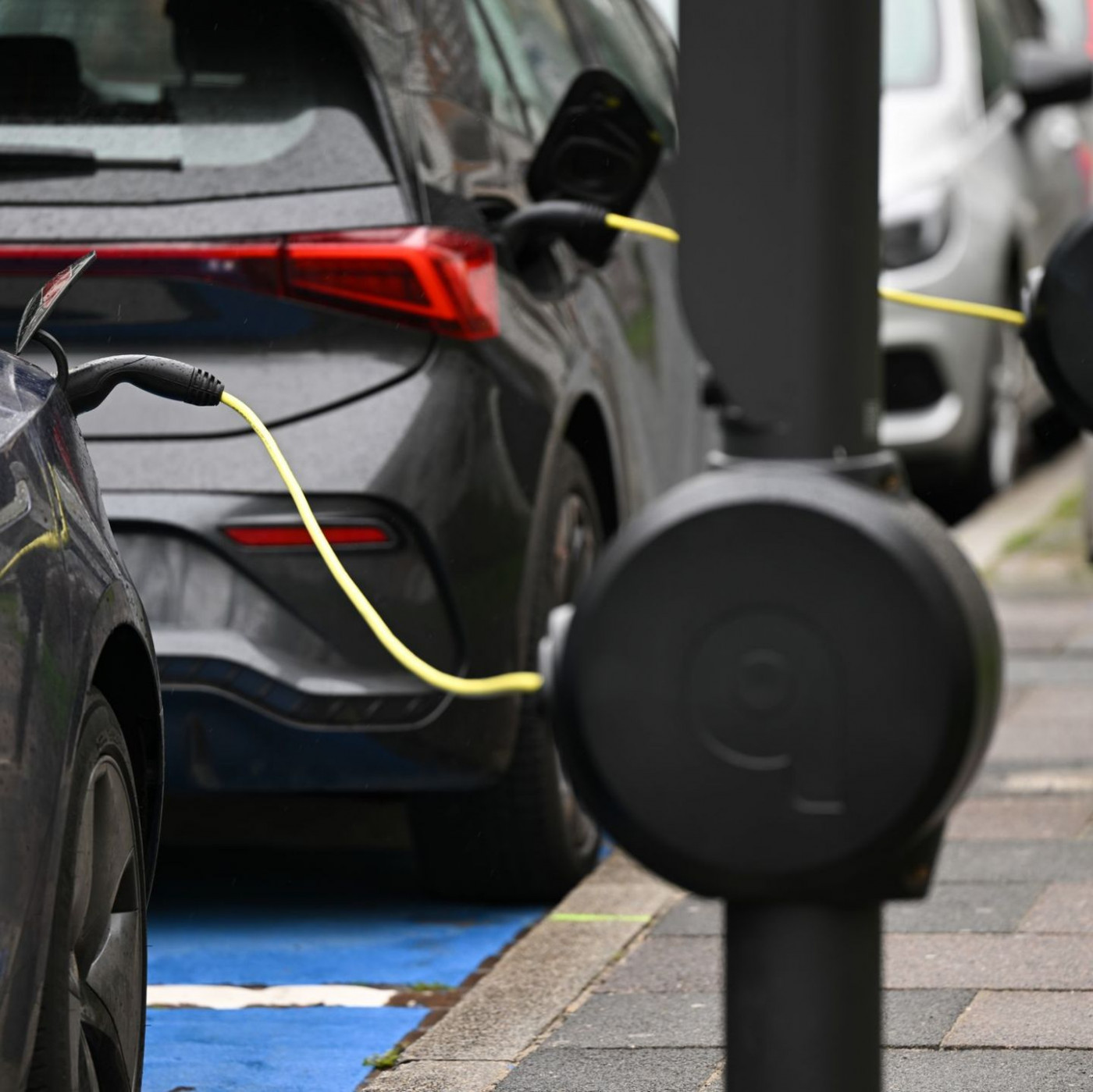 Acht von zehn E-Autofahrern finden Stromer alltagstauglich