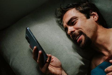 "Good Night, Bro": Warum sich Männer süße Träume wünschen