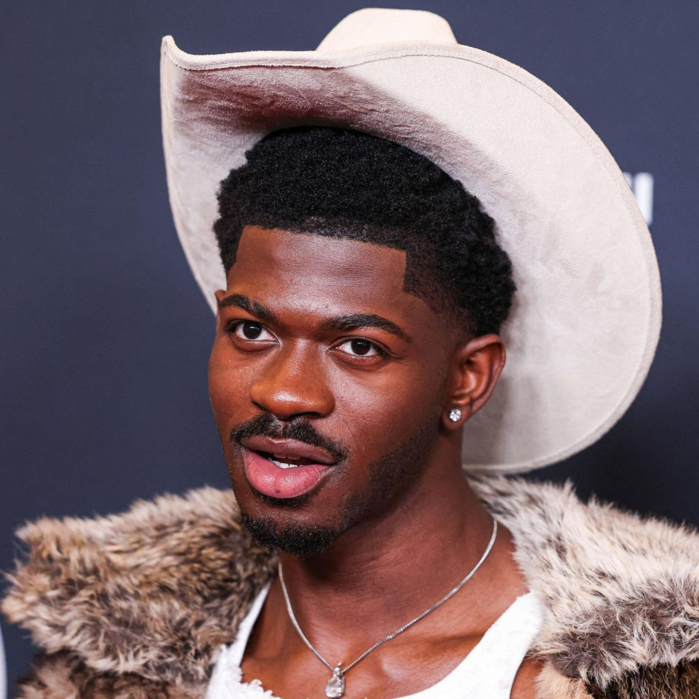 Rapper Lil Nas X sitzt nach halbnacktem Tanz auf der Straße im Knast