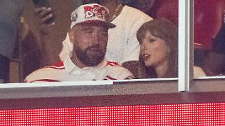 Taylor Swift und Travis Kelce gehen zusammen raus