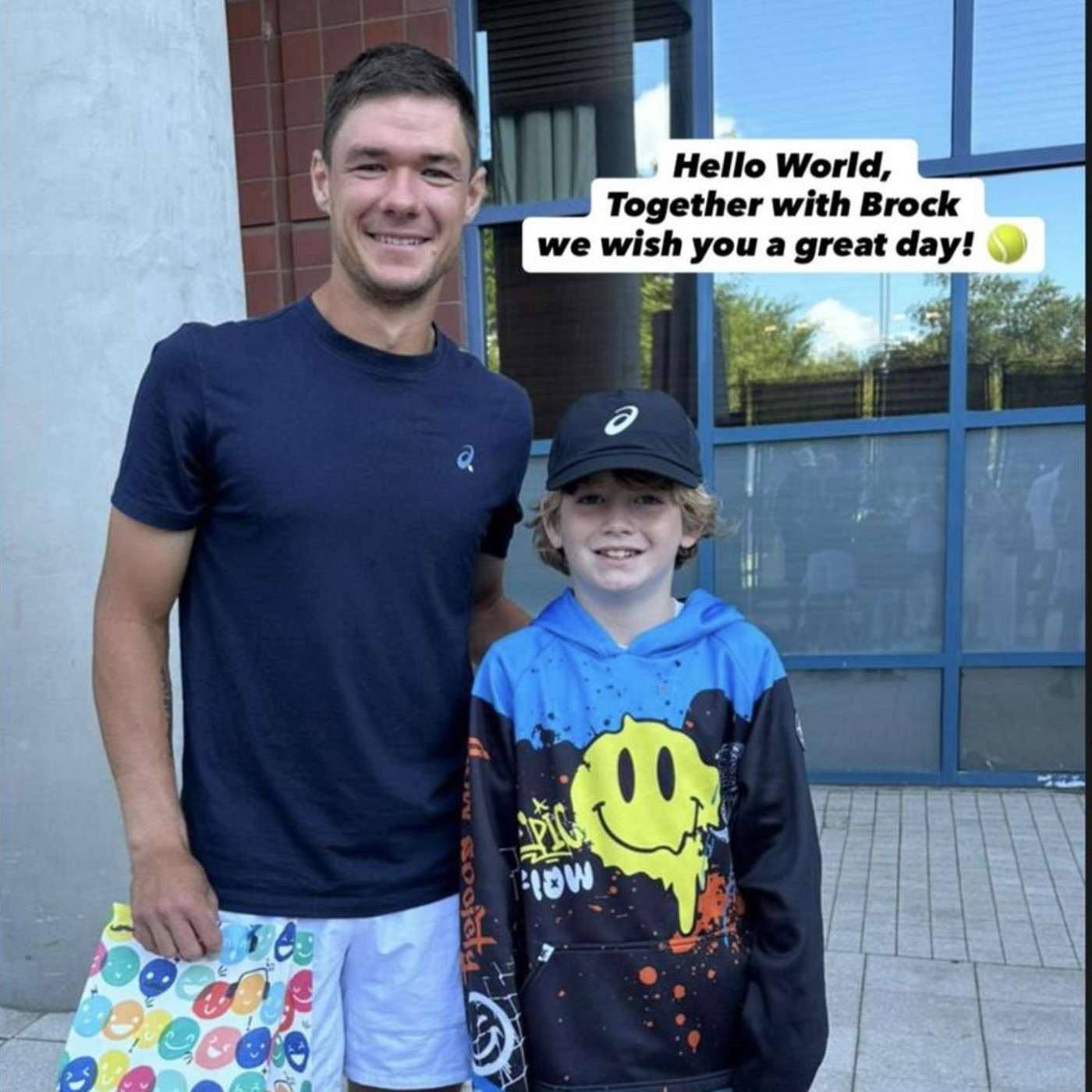 Millionär bestiehlt jungen Tennis-Fan – jetzt tröstet der Star ihn persönlich