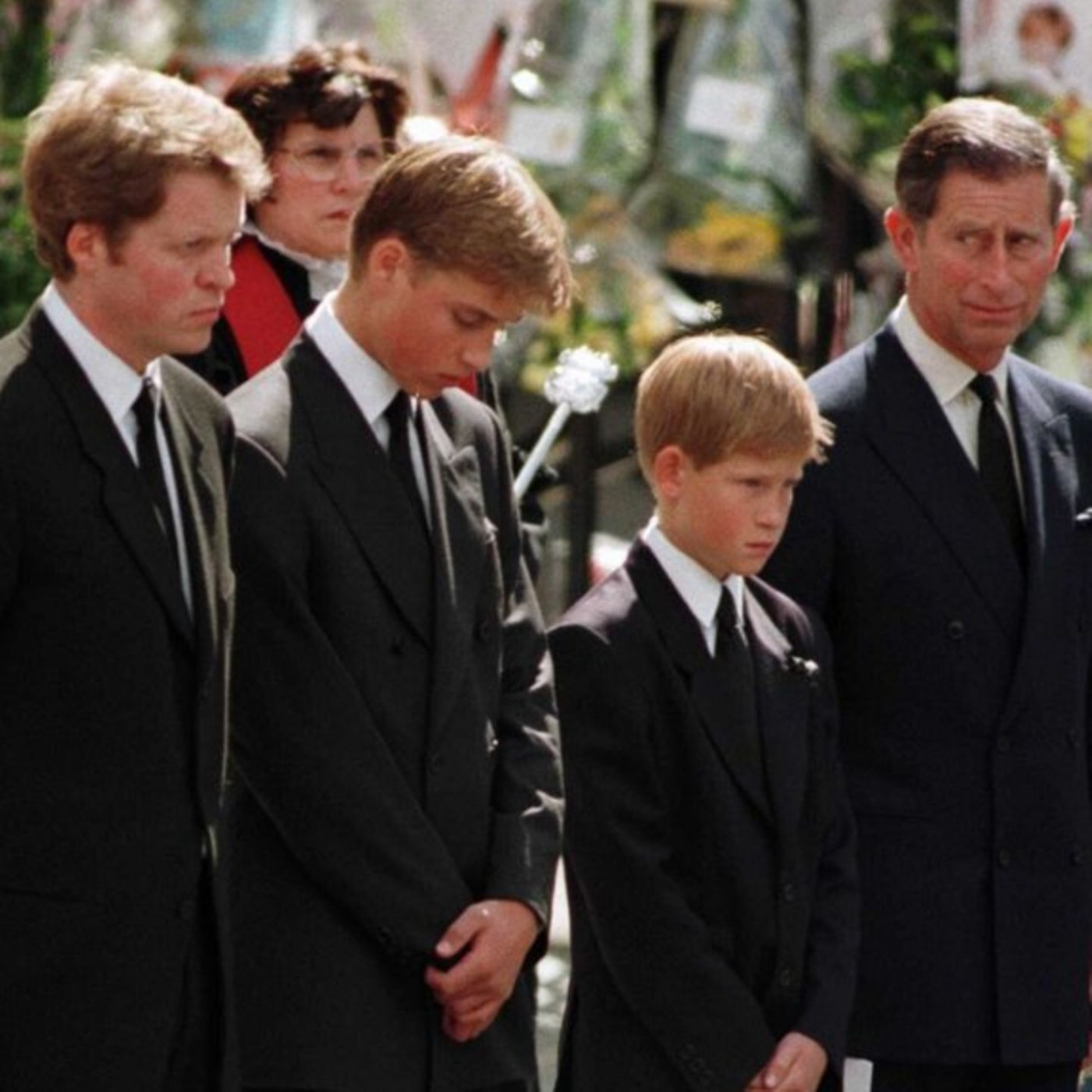 Prinzessin Dianas Bruder bringt ihr Blumen