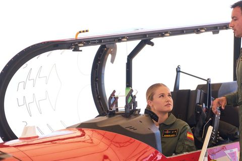 Prinzessin Leonor steigt ins Cockpit