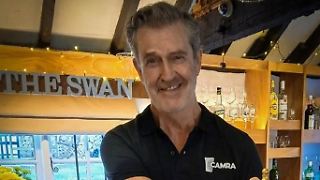 Hollywood-Star macht in Dorfpub den Schankwirt