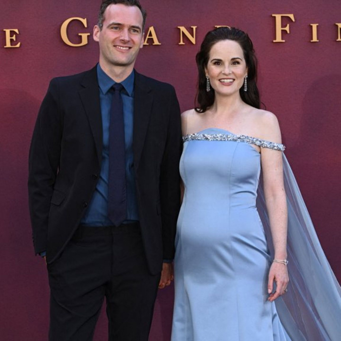 Sie zeigt ihren Babybauch bei Filmpremiere