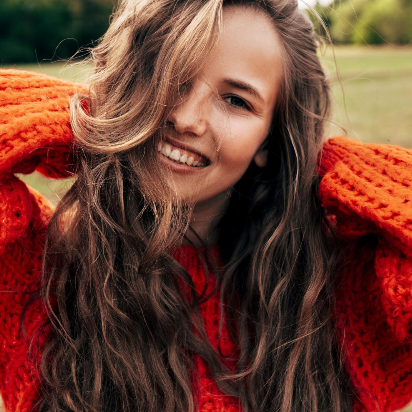 Knallige Farben, Rollkragen und Streifen: Das sind die Strickpullover-Trends 2025