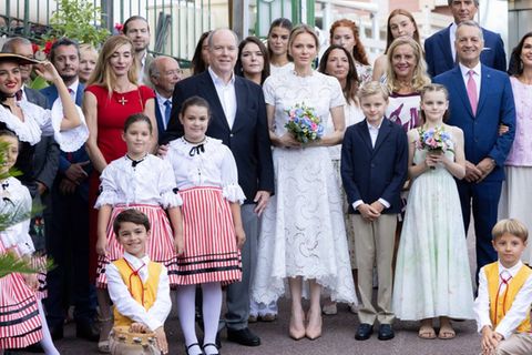 Charlène von Monaco überzeugt im Spitzenkleid