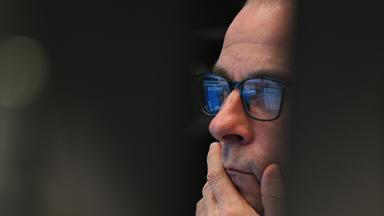 Wie reagiert der DAX auf die Krise in Frankreich?
