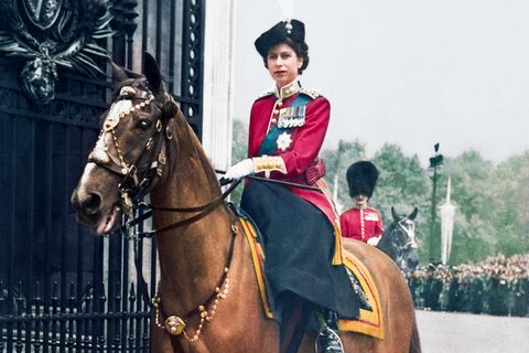 Die Rekord-Königin: Opulenter Bildband würdigt Queen Elizabeth II.