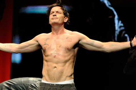 "Mit HIV kommt man leichter klar": Charlie Sheen bereut seine Tattoos