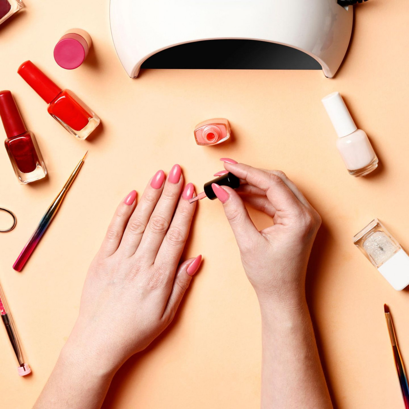 Kein Abblättern, kein Glanzverlust: Wie Shellac den Kosmetikmarkt revolutioniert