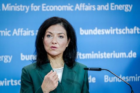 Reiche steuert bei Energiewende um und will Subventionen streichen