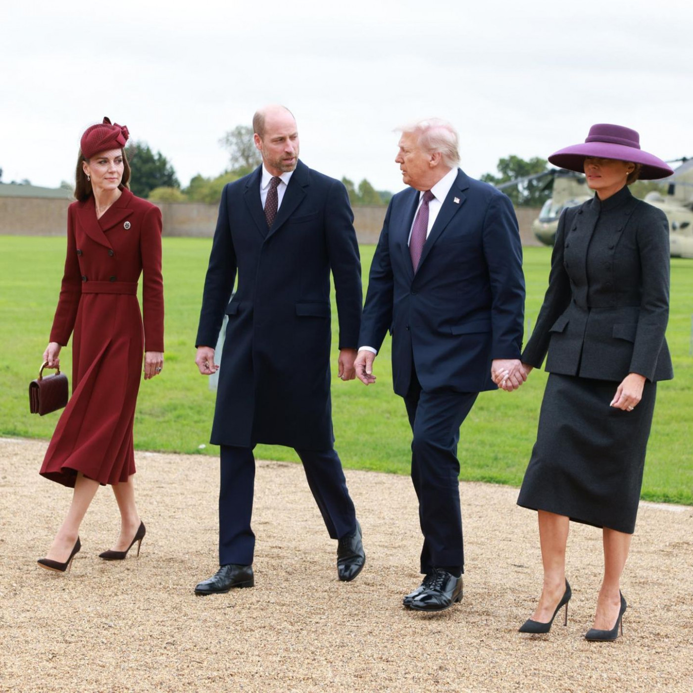 Kate elegant in Rot – Melania mit riesigem Hut