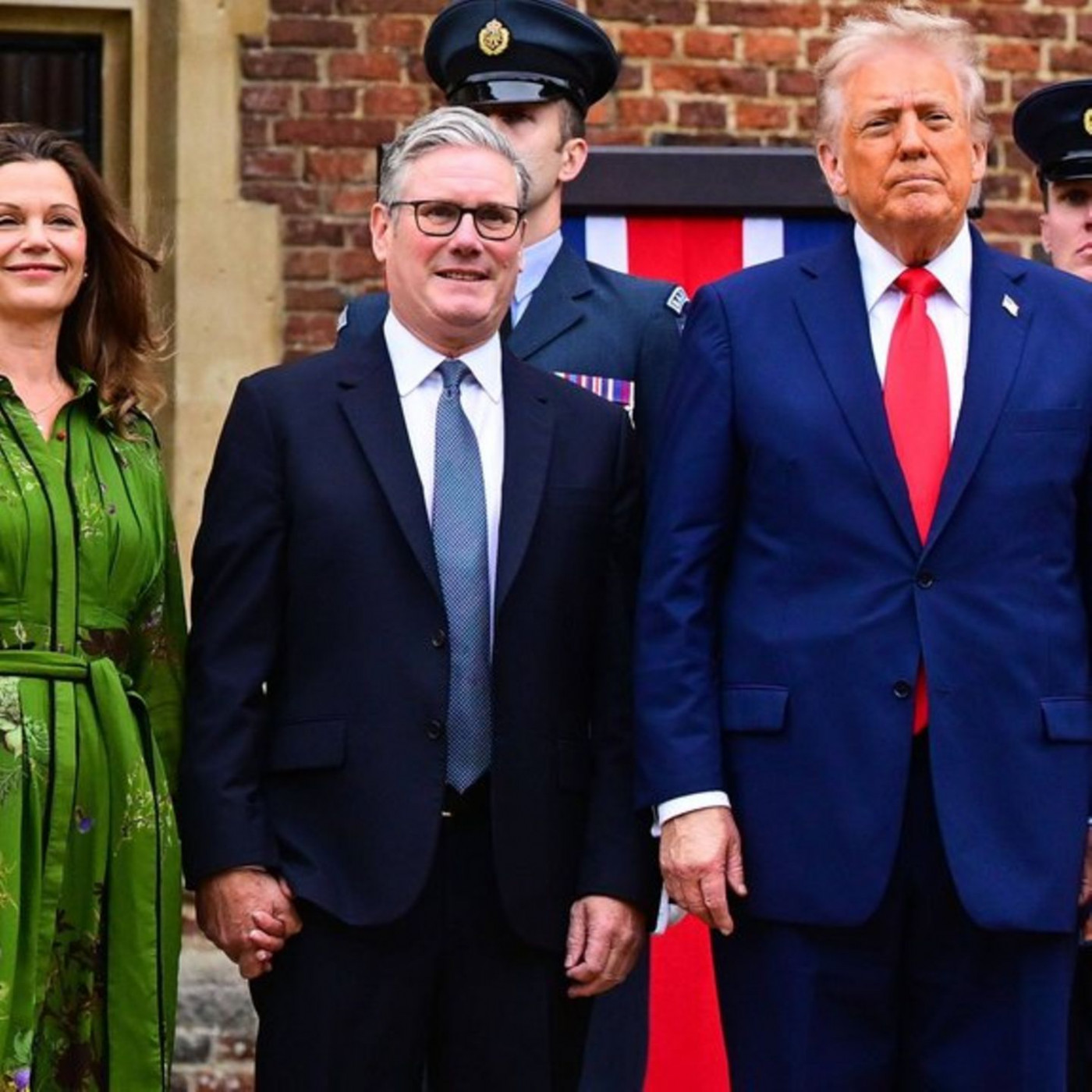 Er trifft Keir Starmer und Ehefrau Victoria