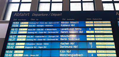 Unbekannte legen Pendler-Strecke Köln-Düsseldorf lahm – Probleme auch im Norden