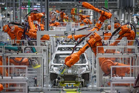 Autoindustrie fährt Investitionen in Roboter deutlich zurück