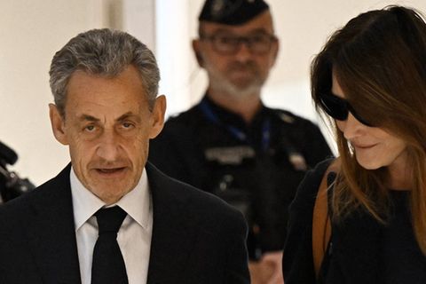 Ehefrau Carla Bruni steht ihm zur Seite
