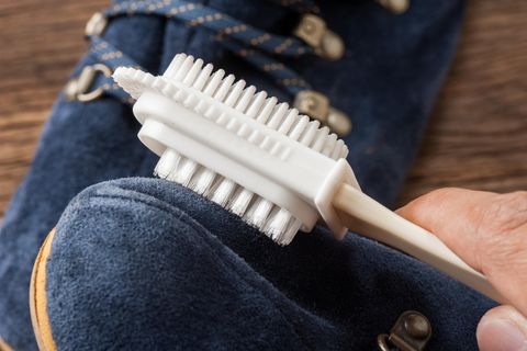 Wildlederschuhe reinigen: So bekommen Sie das raue Leder wieder sauber