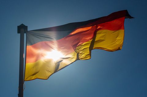 Wie viel mehr verdienen Beschäftigte in Westdeutschland?