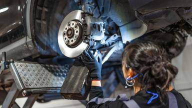 Autoreparatur kostet mehr als 200 Euro pro Stunde