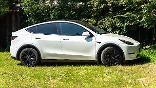 Tesla bietet abgespeckte Modelle günstiger an