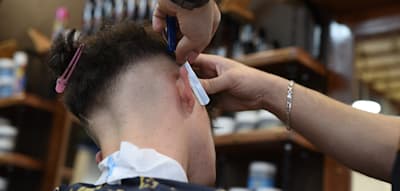 Schwarzarbeits-Fahnder nehmen Barbershops und Nagelstudios ins Visier