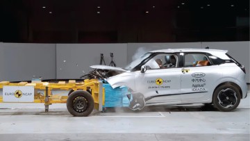Euro NCAP testet neue und alte E-Autos: Ein Chinese patzt, ein VW auch