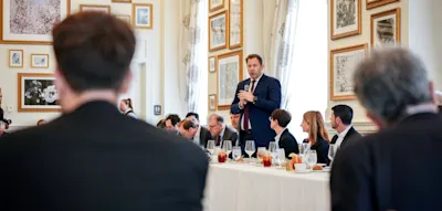 Auftritt im Waldorf Astoria – Wie der Vizekanzler für den Standort Deutschland wirbt