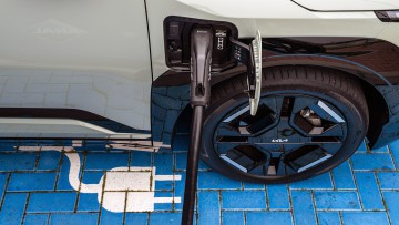 E-Mobilität auf der Bremse: Mitnahmeeffekte und Dellen beim Umweltbonus